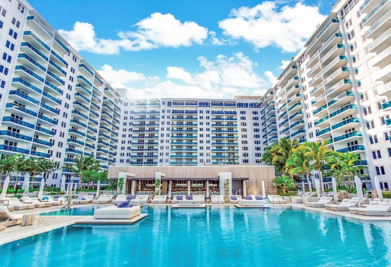 roney-palace-miami-beach-986x679